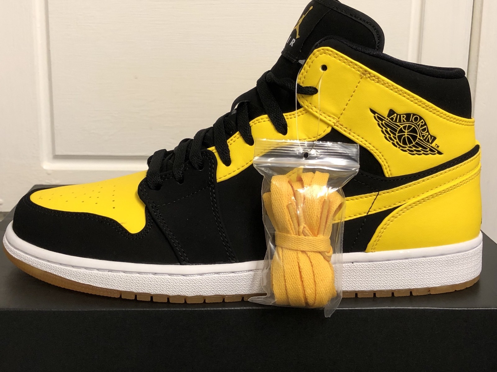 NIKE AIR JORDAN 1 MID RETRO OG New Love Hommes TRAINERS Chaussures 9,5 EUR 44,5 NIKE AIR JORDAN 1 MID RETRO OG New Love Hommes TRAINERS Chaussures 9,5 EUR 44,5