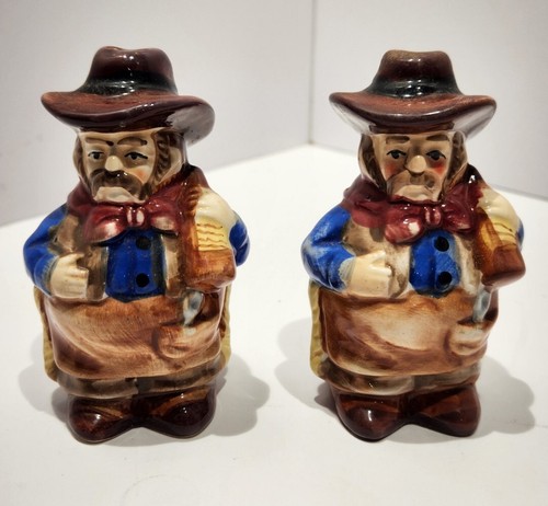 RARE! VINTAGE!  COWBOY COOK SALT AND PEPPER SHAKER - Picture 1 of 7
