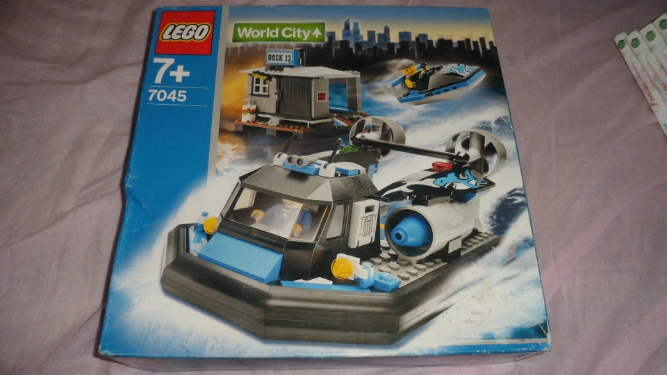 LEGO Town 7045 Hovercraft Hideout