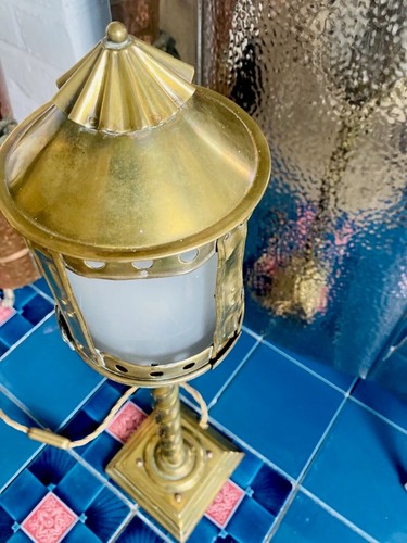 Schöne Kunst & Handwerk Messing & Kupfer Laterne Tischlampe mit verdrehtem Stamm NEU VERDRAHTET - Bild 10 von 24
