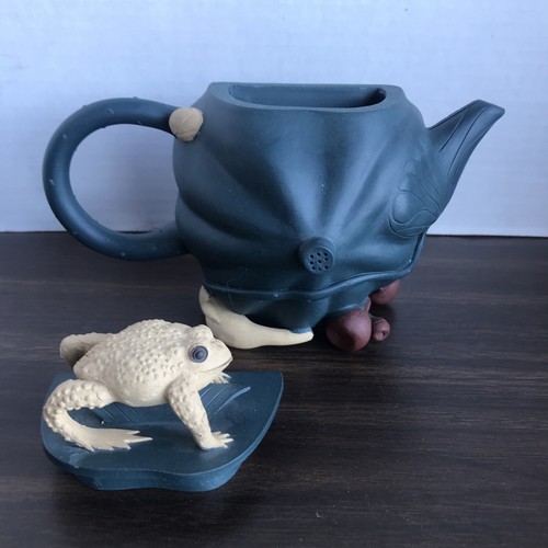 VINTAGE CHINESE YIXING PURPLE CLAY TEA POT LOTUS POR & TOAD after JIANG RONG 蒋蓉* - Picture 12 of 18