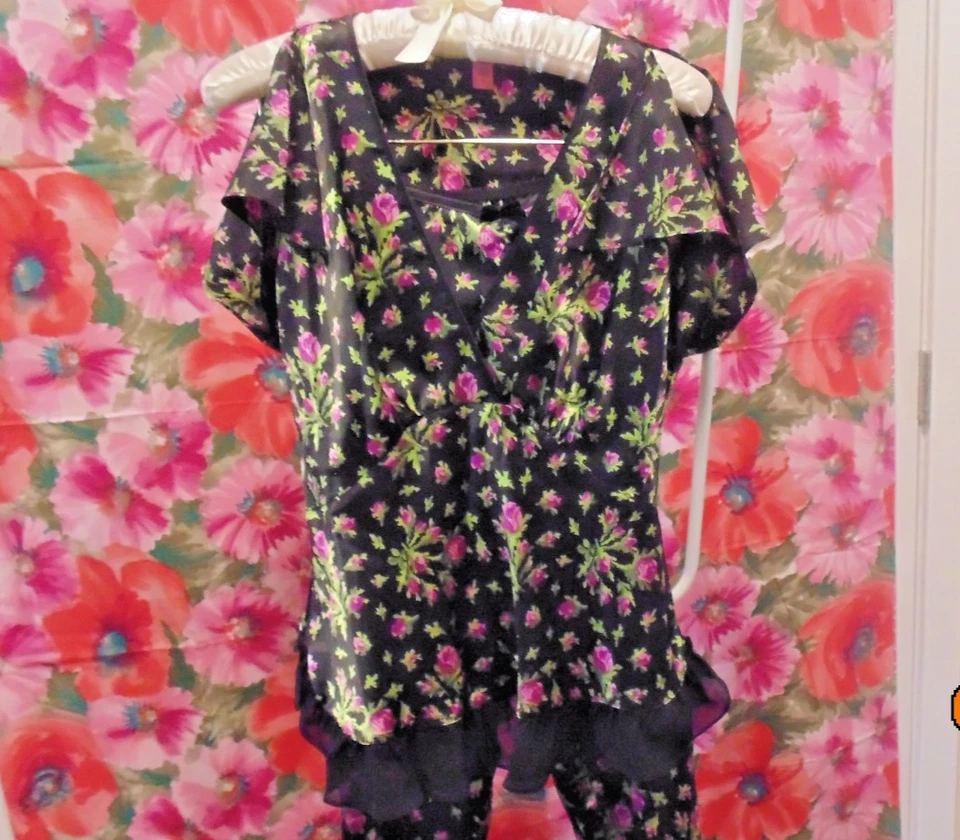 Betsey Johnson Intimates Black Rose Floral Sleepwear Top Pants 2pc Set -Size S - Image 2 of 4