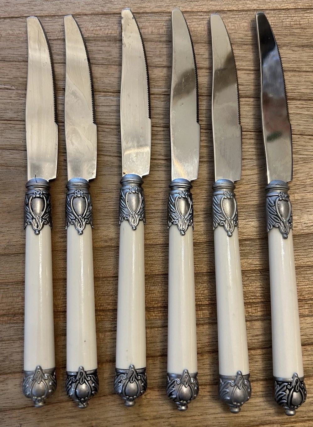Vtg Set of 6 Home Essentials RENAISSANCE BONE Dinner Knives 9” Serrated
Opens in a new window or tab