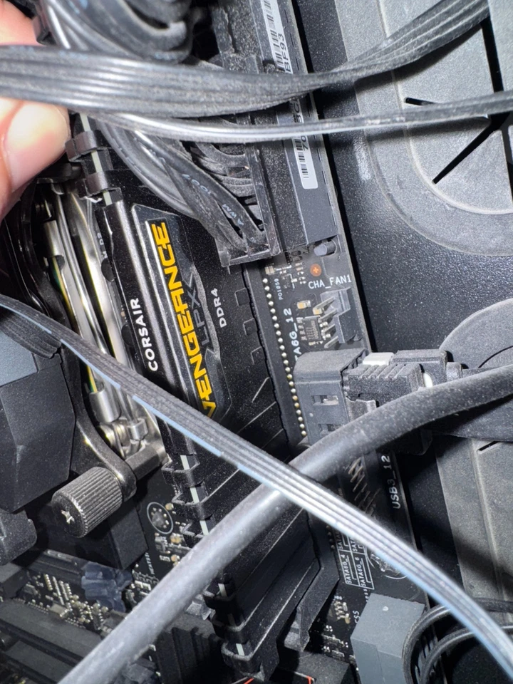 Corsair case with parts inside: intel i7-6800k, ROG Strix X99 motherboard & more - Image 3 of 4