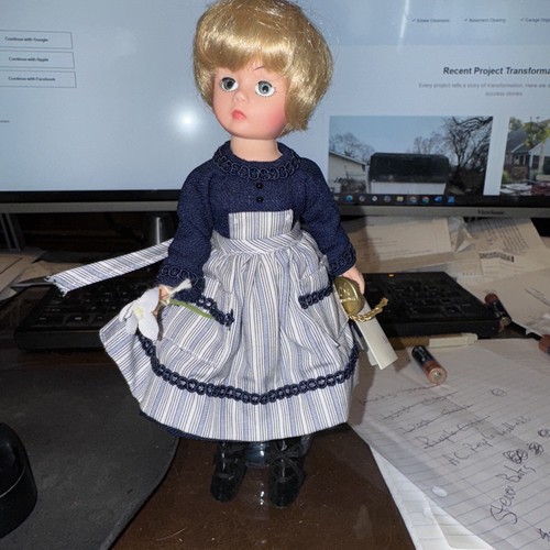 Maravillosa muñeca Madame Alexander 1998 9”, María en la abadía - Imagen 1 de 5