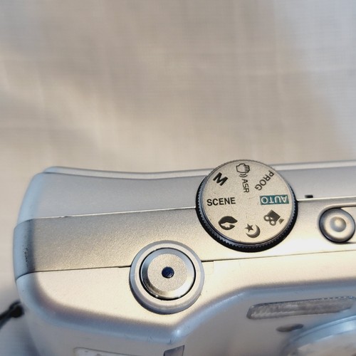 Samsung S630 6.0MP Silver Digital Camera For Parts Or Repair Screen is Broken - Picture 6 of 19