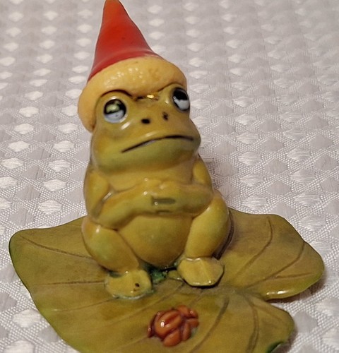 Vintage Frosch mit Weihnachtsmütze Lilly Pad Figur Hartplastikfigur Hongkong - Bild 4 von 9