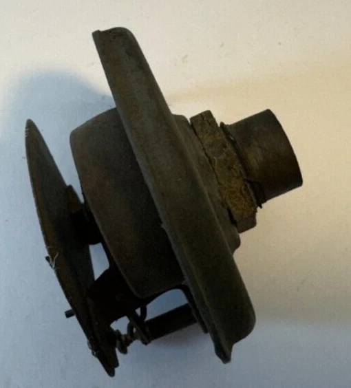 Medidor de aceite modelo PJ Plymouth Deluxe 1935 641132. Foto 3 de 4