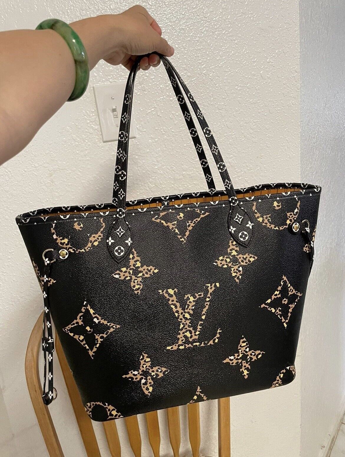 SOLD❌❌❌🙏🏻Jungle Neverfull MM with Pouch in Noir is available