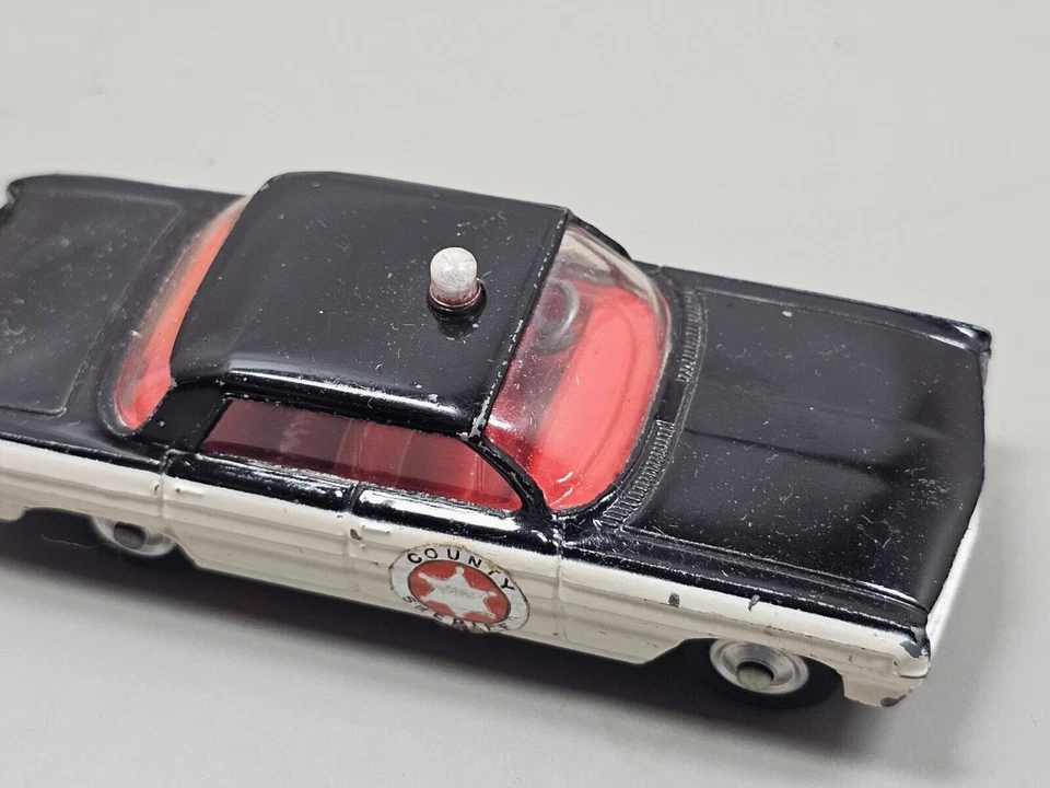 Coche de policía Corgi Toys #237 Oldsmobile County Sheriff vintage años 60 con caja Foto 2 de 4