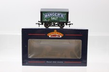 Bachmann 33-177  OO Gauge 10 Ton Salt Wagon 'Mangers Salt' 121