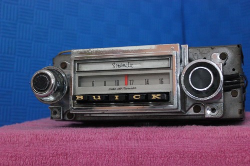 Delco GM Buick AM 7302504 Radio LeSabre Wildcat Electra for Parts/Restoration - Picture 3 of 14