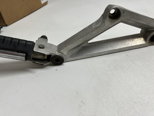 1982 Honda V45 Sabre Passenger Foot Pegs (B9-3190) - Bild 4 von 5