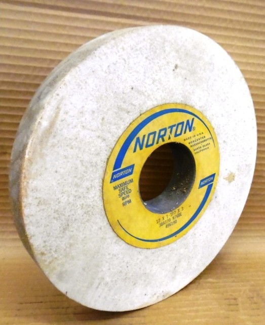#63563 32A46-J8VBE 7 x 1-1//2 x 1 Norton Grinding Wheel 981803 3275 RPM Qty 1