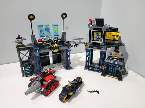 LEGO DC Comics Super Heroes: The Batcave (6860) - NO MINIFIGURES 99% Complete