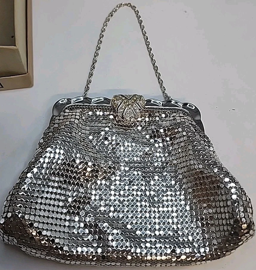 Vintage Whiting & Davis Co. Silver Mesh Bag No.4950-2 w/Original Box 1950’s  - Image 3 of 4