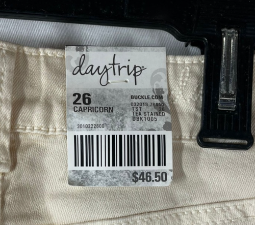 NWT Daytrip Women's Capricorn Cream Crochet Low Rise Shorts - Size 26 (US Small) - Picture 5 of 6