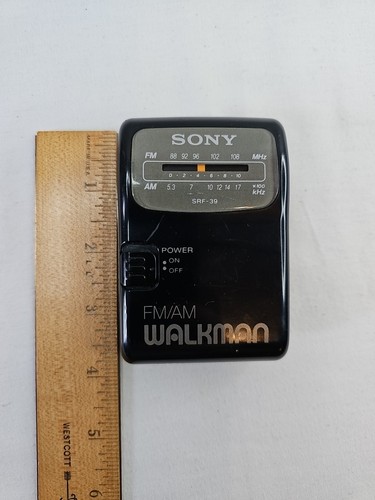 Walkman radio portatile vintage Sony SRF-39 FM/AM con clip da cintura nero testato/funzionante! - Foto 2 di 7