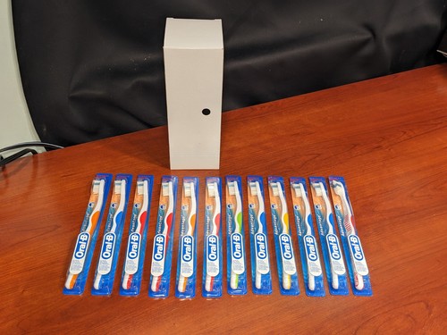 12er Box Neu OS Oral-B Advantage Soft 35 Zahnbürsten Blau Grün Orange Gelb - Bild 1 von 5