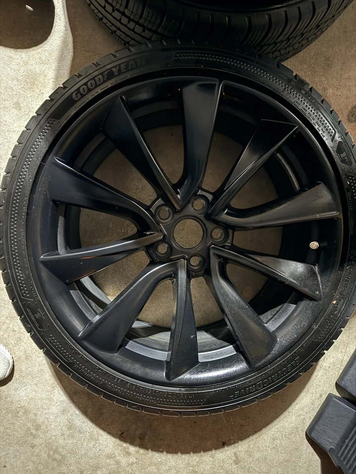 4 ruedas Tesla de fábrica neumáticos modelo 3 19 pulgadas neumáticos nuevos Foto 3 de 4