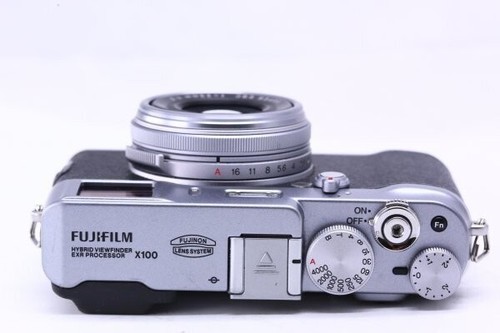 Fujifilm Finepix X100 Compact Digital Camera 16910 - Picture 5 of 8