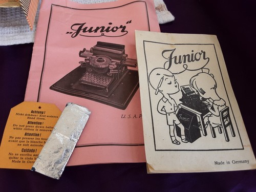 Máquina de escribir alemana junior en funcionamiento hojalata juguete en caja + instrucciones cinta papel - Imagen 5 de 13