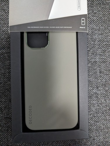 Coque arrière en silicone décodée iPhone 13 - Neuve dans sa boîte - Olive - Photo 3 sur 3