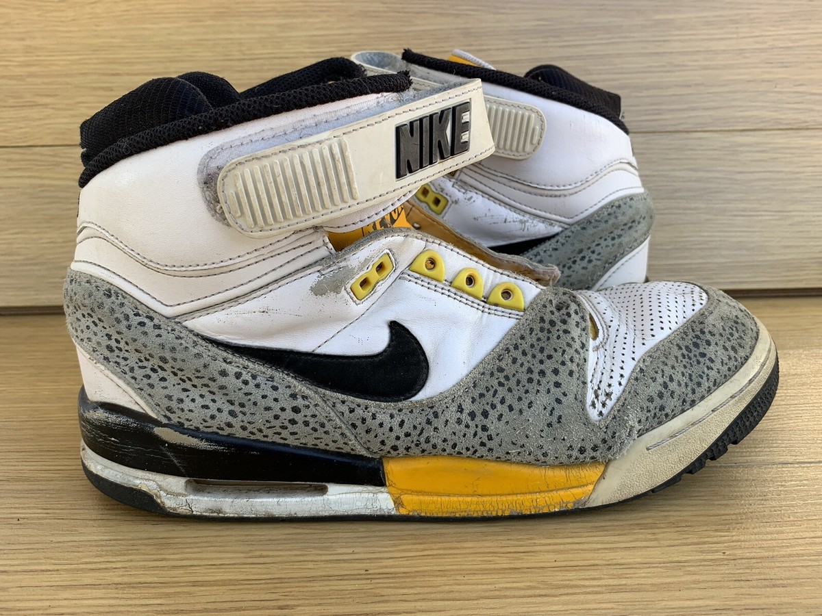 nike air revolution safari