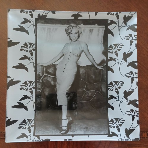 Marilyn Monroe Set of 4 Square Glass Plates 6 1/2"x 6 1/2" - Picture 4 of 4