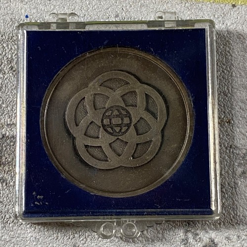 Walt Disney World Epcot Center 1982 Souvenirmedaillon Münze mit Originaletui - Bild 4 von 4