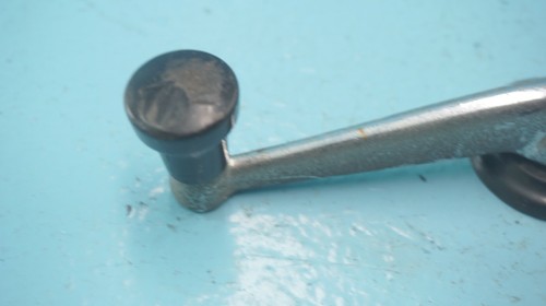 PORSCHE 356 COUPE , LEFT SIDE DOOR WINDOW CRANK HANDLE - Picture 3 of 10