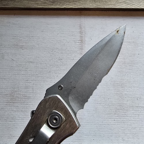 LEATHERMAN C303 ALUMINUM KNIFE W/ CARIBINER, PART SERRATED BLADE BLADE LAUNCHER - Picture 5 of 9