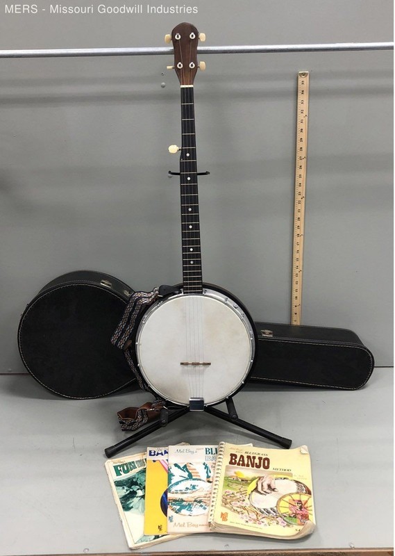 5-String Resonator Banjo Korean Mahogany Finish with Case & Mel Bay Books