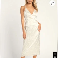 Lulu’s Cream Satin Floral Jacquard V Neck Midi Dress| M