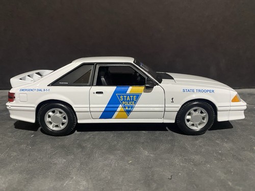 NJSP 1:24 1993 Ford Mustang Cobra Custom Police Car - Bild 3 von 5