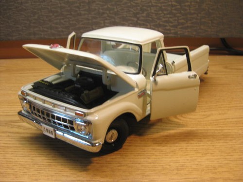 1/18 1965 FORD F-100 PICKUP IN WHITE BY SUN STAR, NO BOX - Bild 11 von 21