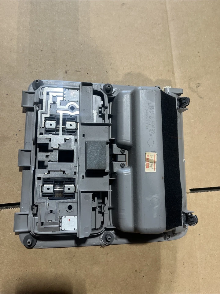 Лампа подсветки карты купола передней крыши купе 03 08 Nissan 350z от оригинального производителя - Изображение 3 из 3