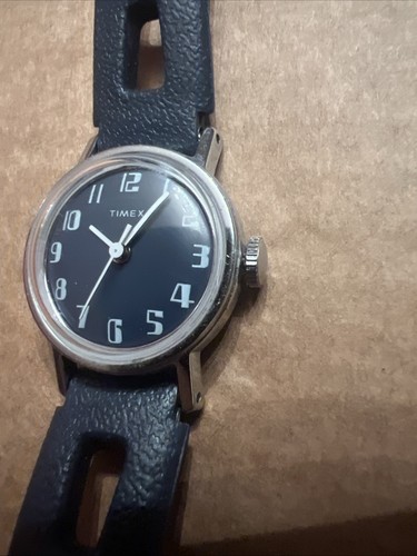 Vintage 1975 Mercury Timex Blue Dial Ladies Watch With Original Band - Afbeelding 2 van 8