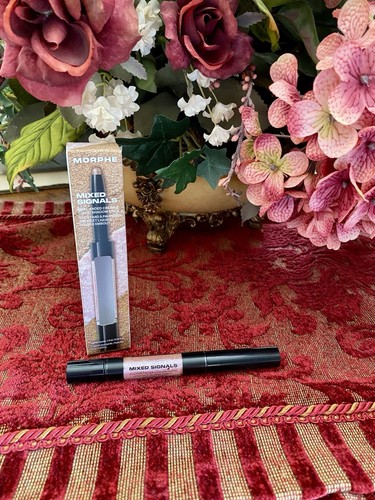 MORPHE Mixed Signals Dual-Finish Cream & Liquid Shadow Stick in LOVER/FIGHTER