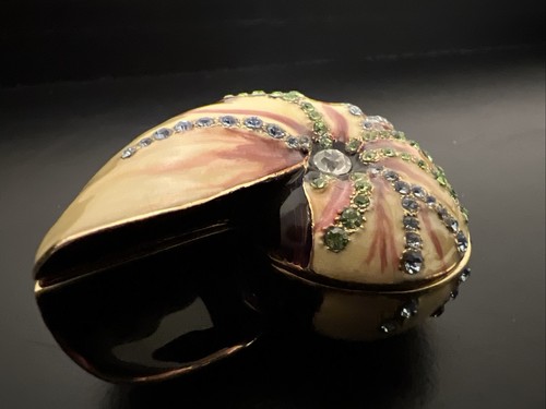 "Caja de baratijas Rucinni pintadas a mano diamantes de imitación esmalte dorado crema concha de mar 2""" - Imagen 3 de 12