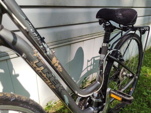 TREK 7300 Woman's Step Through 24 speed Bicycle Hybrid frame GREAT condition euc - Picture 2 of 11