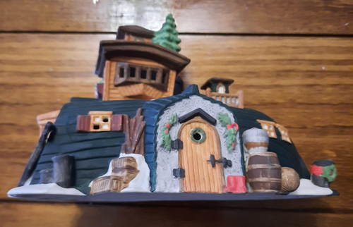 Dept 56 Dickens Village Peggottys Seaside Cottage With Box and Working Light