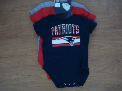 @ New England Patriots Baby Infant First & Ten 3pk Bodysuit Creeper Set 6-9 Mont - Bild 4 von 4