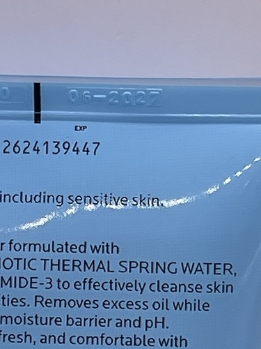 LaRoche-Posay Toleriane Purifying Foaming Cleanser  Oily Skin- 6.76 oz Exp 06/27 - Picture 3 of 3