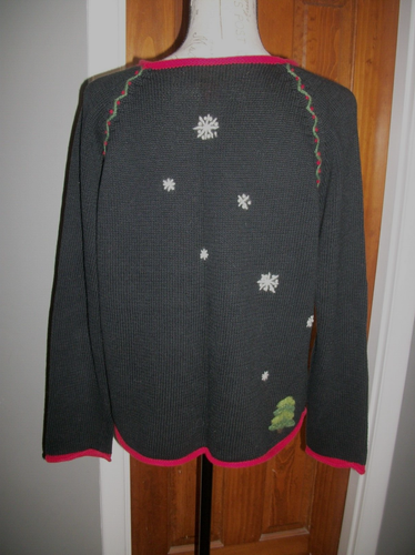 NORTHERN ISLES BLACK CHRISTMAS SCENE SWEATER SIZE LARGE - Picture 3 of 4
