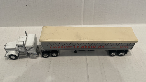 Lionelville Grain Co. Tractor And Trailer 6-12779 (No Box) - Picture 4 of 9
