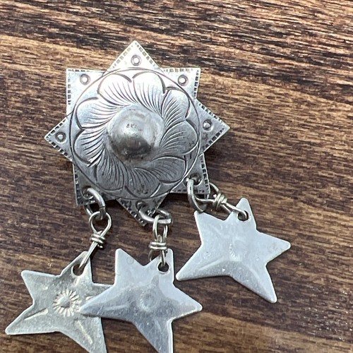 Vtg Brooch Pin Dangles Charm Stars Cowboy Hat star Southwestern - Picture 8 of 9