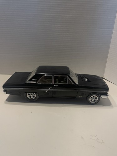 Racing Champions Authentics 1964 Ford Fairlane Thunderbolt 427 special edition - Picture 3 of 10