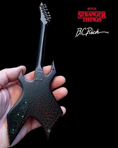 Mini Guitarra Netflix Stranger Things Eddie's BC Rich NJ Warlock Réplica Co - Imagen 5 de 9