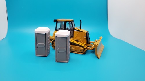 *Pack de 2* Accesorio diorama porta-potty escala 1:50 gris con tapa blanca *Pack de 2* - Imagen 4 de 4